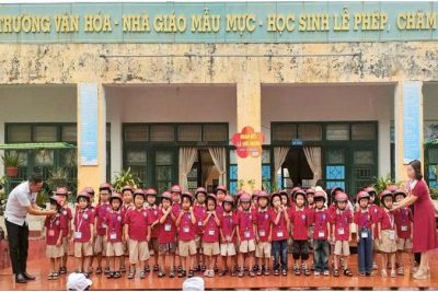 Chương trình tặng mũ Bảo hiểm cho học sinh lớp 1